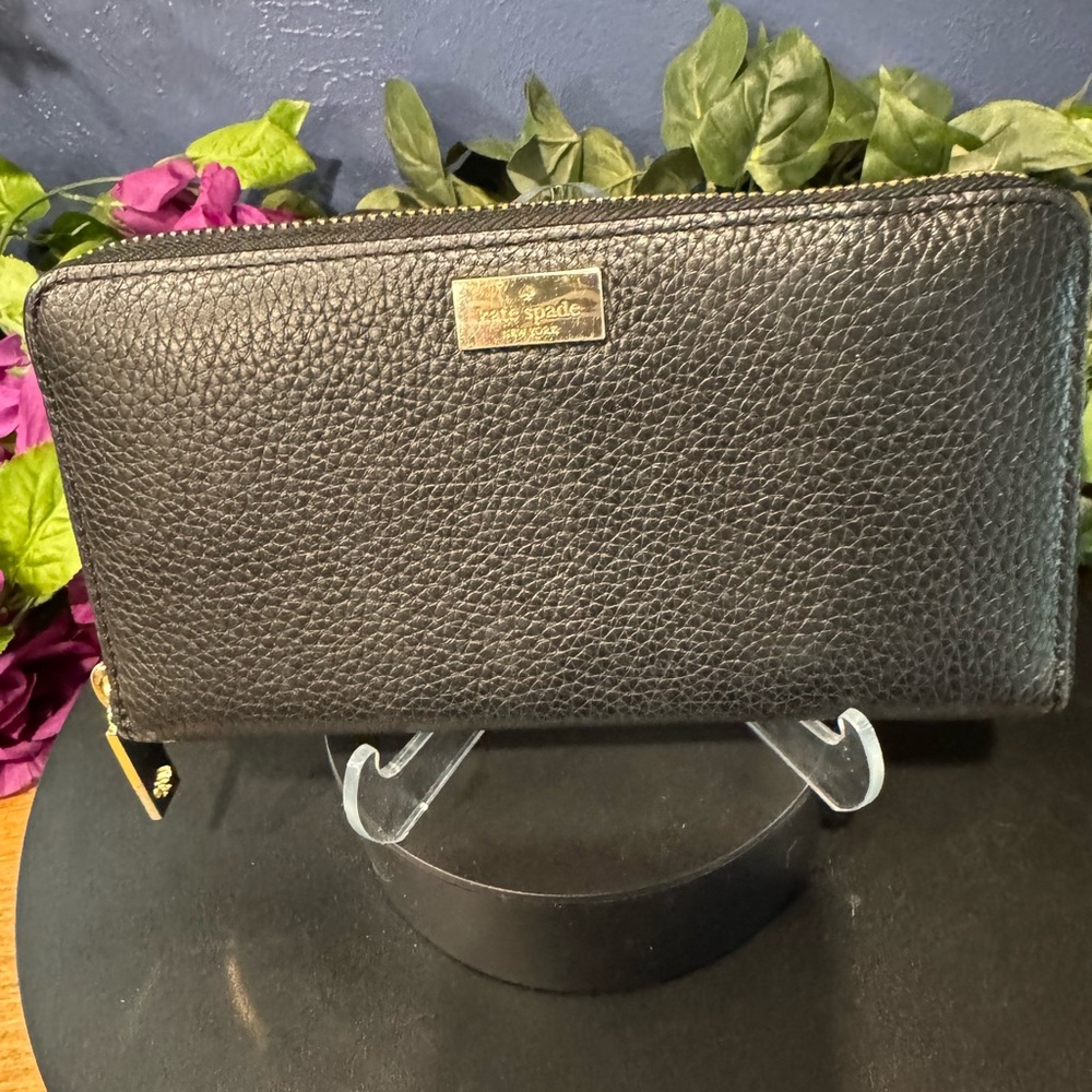 Kate Spade Black Pebbled Leather Wallet EUC